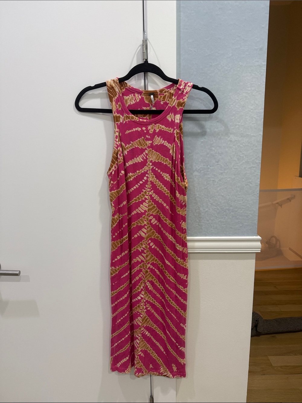 Sleeveless Pink Maxi Dress with Gold Chain Print